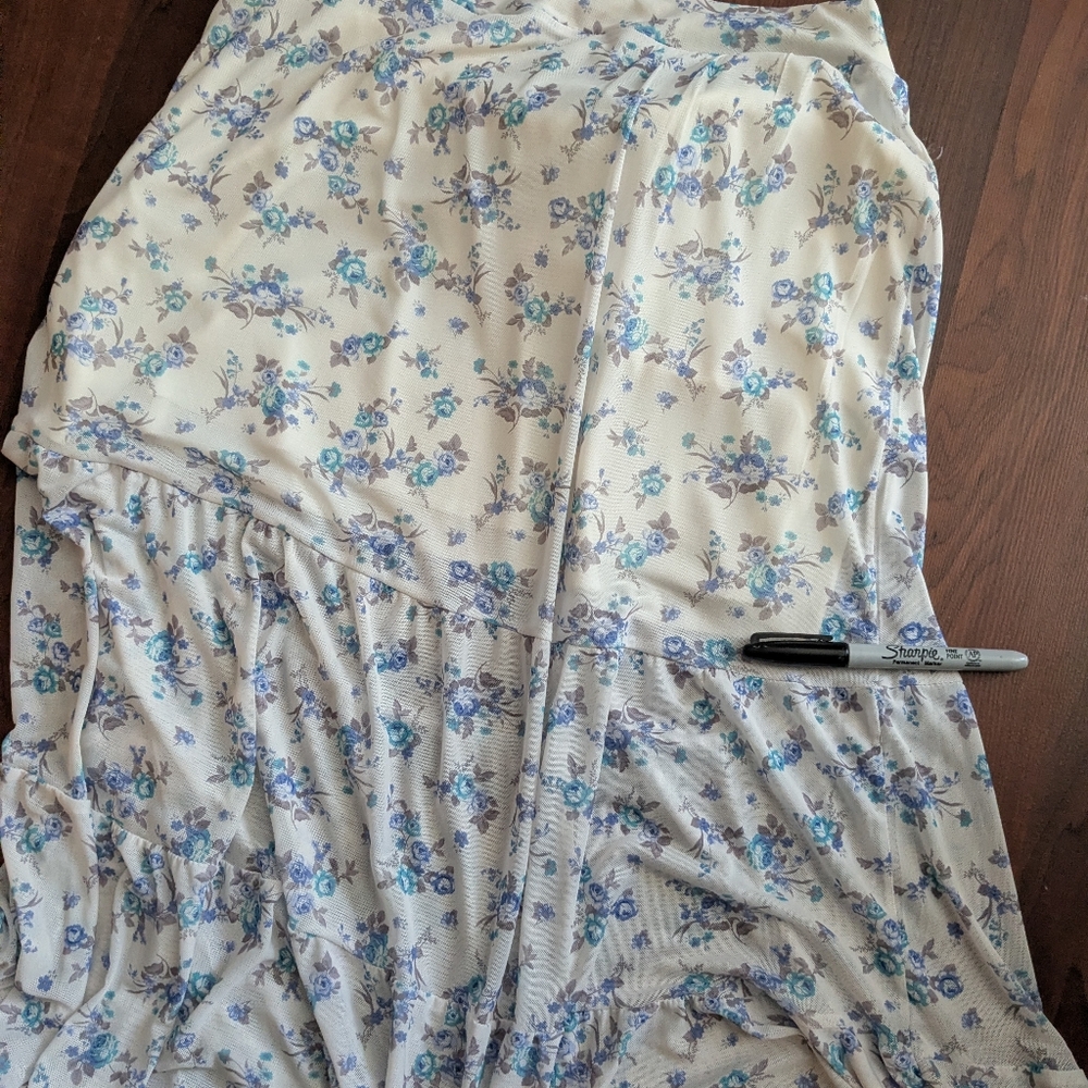 4/$20 Maxi Skirt Partly Lined - Picture 2 of 3